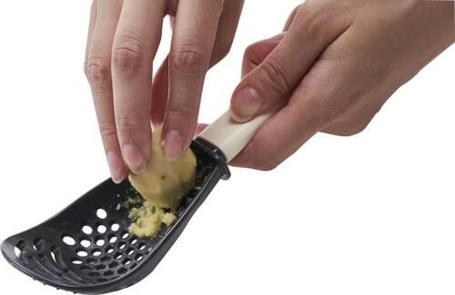 C評価: 使いにくさが目立ってしまうダイソー「万能調理スプーン」 イメージ