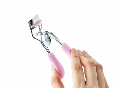 ペンチ風の持ち手が難易度エベレスト級 ビューラーおすすめ イメージ