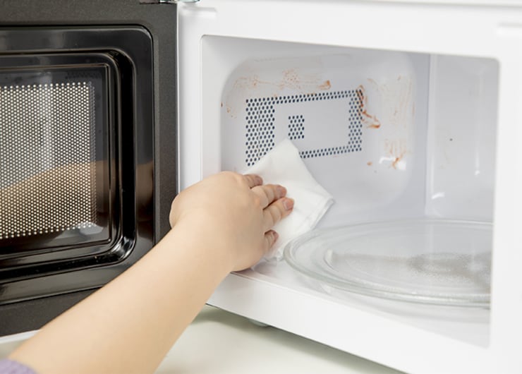 知ってた？ レンジの汚れ落としは「分厚さ」と「水分量」で段違いになるんです