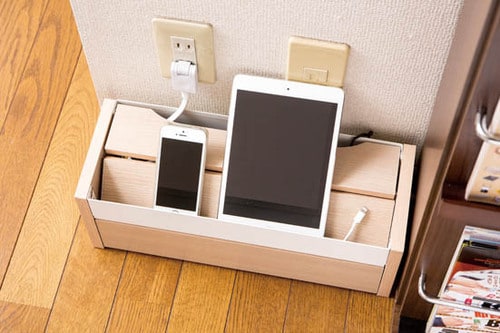 タップとアダプターは充電台にまとめて隠す