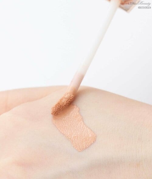 使用感：斜めカットのロングチップが使いやすい 崩れにくいコンシーラーおすすめ イメージ