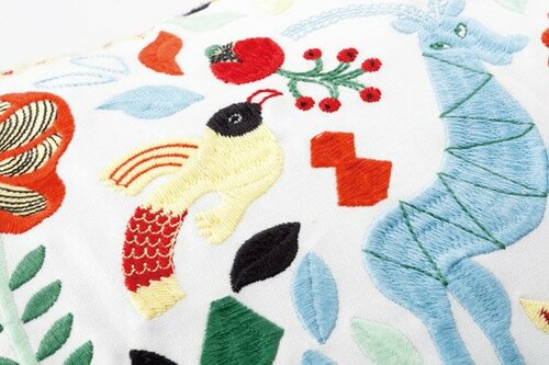 北欧風の刺しゅうが豪華なのに 3499円で買えるクッション！ イメージ2