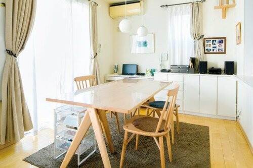 置きっぱなし状態のリビング…散らかる原因はテーブルの上でした