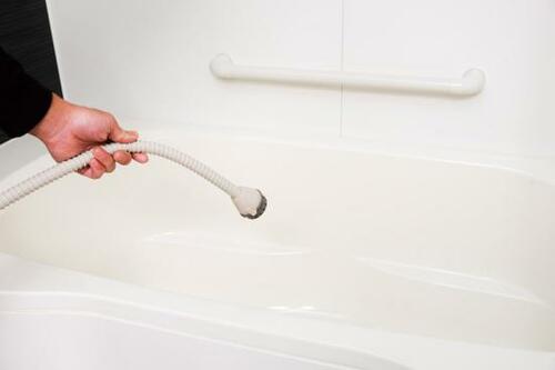①設定温度を50°Cにして熱湯で確実にカビを浮かせます