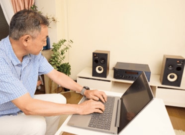 ボタンや端子はシンプルな構成 レコードプレーヤーおすすめ イメージ3