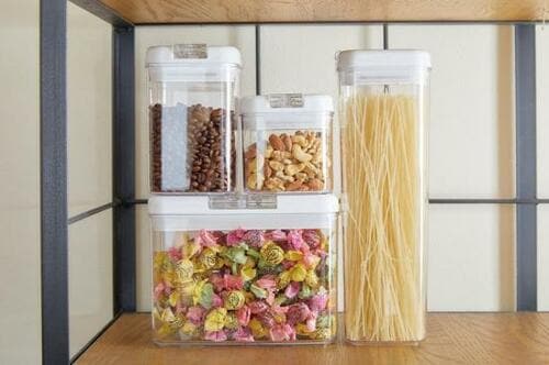 カインズ「片手で開け閉めができる保存容器」 イメージ