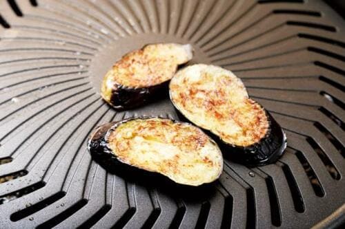 ［茄子］切ってからオイルをかけて焼きます イメージ2