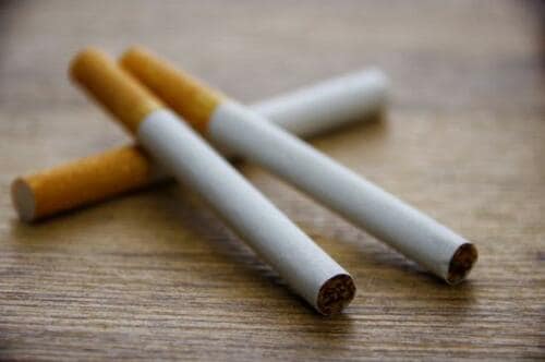 2：過度なダイエットやタバコは頭皮環境を悪化させる イメージ