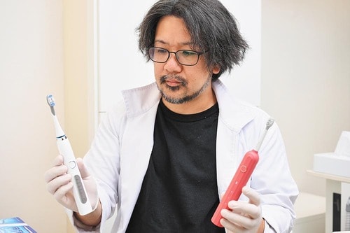 2:⻭科医が使い勝⼿をチェック イメージ