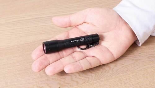 ポケットに入るサイズ感 LED懐中電灯おすすめ イメージ