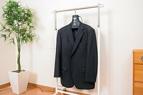 ［消臭ハンガー］“かけるだけ”で衣類を脱臭 イメージ