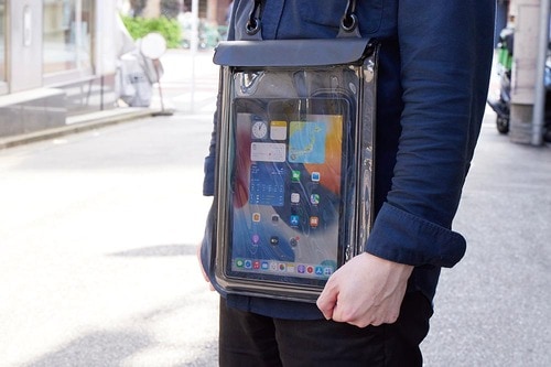 スタンドとストラップ付き iPad用防水ケースおすすめ イメージ