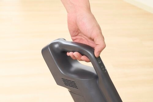 ①負担の少なさ 紙パック式コードレス掃除機おすすめ イメージ2