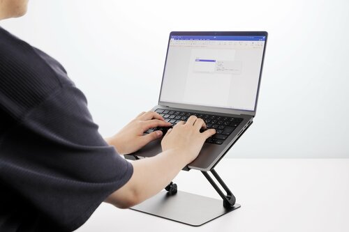 テスト2:安定性を比較 ノートパソコンスタンドおすすめ イメージ