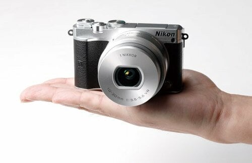 手の平サイズで軽量だからお出掛け用カメラに最適！ イメージ