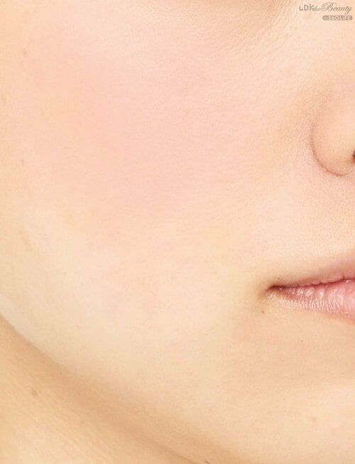 左上+左下：2色を混ぜると甘さが出る ベージュチークおすすめ イメージ2