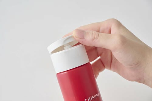 使用感:フタのつまみが大きくて開けやすい! ビタミンC乳液おすすめ イメージ