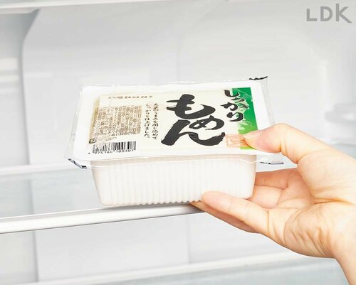 使用する前日に冷蔵庫に入れる 木綿豆腐の冷凍保存術おすすめ イメージ