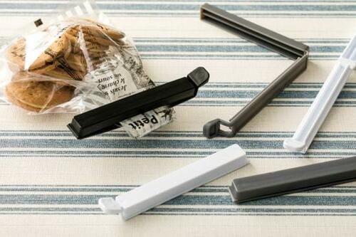 袋を止めるクリップも モノトーンでまとめればキマる イメージ