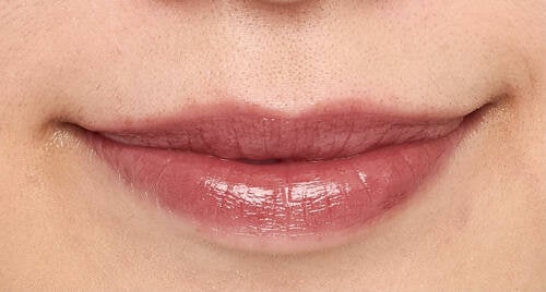 青み肌に使用 口紅おすすめ イメージ