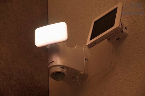 防犯モードを選ぶと点滅して驚かせる! 屋外用センサーライトおすすめ イメージ