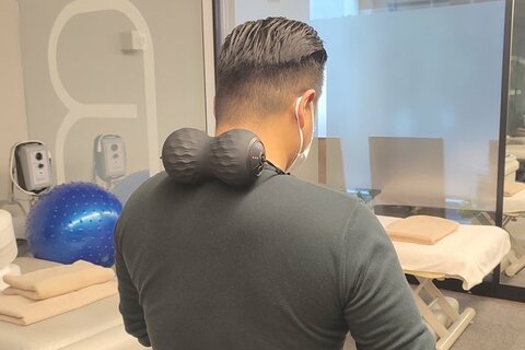背中をほぐすならピーナッツが最強!? ドウシシャの新製品をテストして
