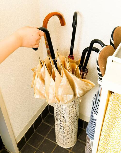 カインズにあった傘立ての正解！勢いよく傘を入れてもガタつきなし イメージ