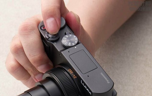 グリップ力が少なくボディがすべりやすい LUMIX DC-TX3おすすめ イメージ
