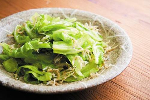 じゃこの塩気で酒が進む! 「じゃこキャベツ」