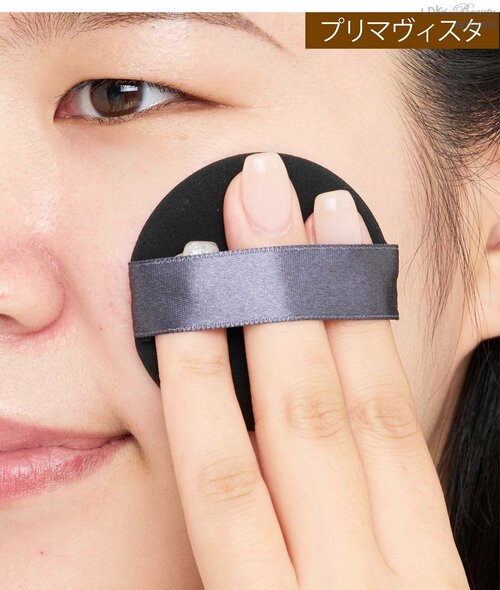 スーッと軽い塗り心地で重ねてもムラになりにくい ツヤ肌ファンデーションおすすめ イメージ