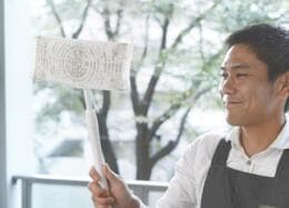 「網戸そうじ」床用ワイパーが網戸専用グッズ超えの洗浄力だった理由［7製品比較］