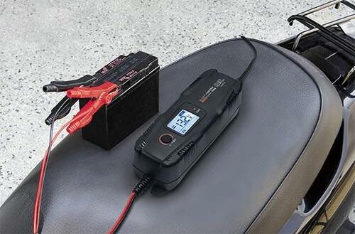 2:マルチに使える12Vバッテリー専用の充電器 イメージ