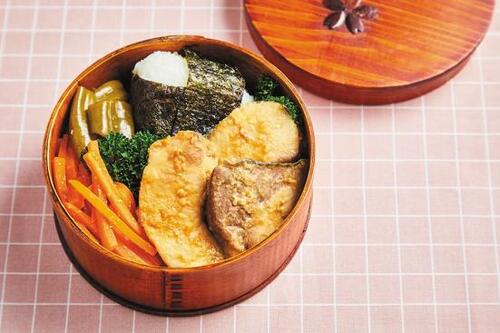 ポリ袋でセミ真空調理する 「ぶりの西京漬弁当」