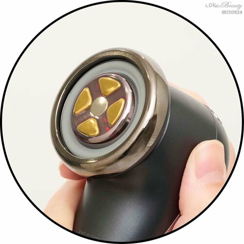 使いやすさ：面が丸く顔にフィット。画面表示はやや見にくい 美顔器おすすめ イメージ2