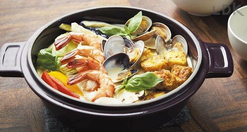 アレンジ1：辛さが引き立つエスニック鍋 カルディおすすめ イメージ