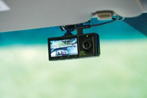 車内もハッキリ映るから運転席への威嚇の証拠も残す イメージ