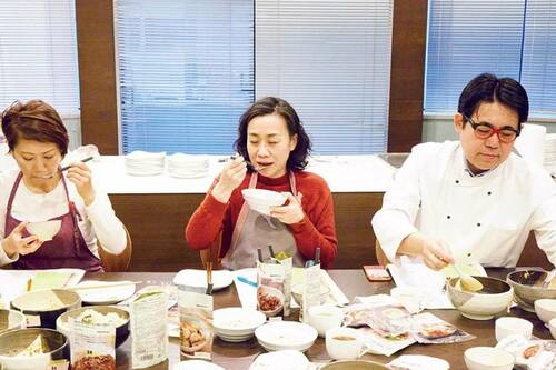 7人の料理家とカルディの新製品を食べ比べ
