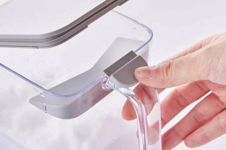 湿気にくい＆開けやすい！マーナの調味料ポットがラクでした｜『LDK』と料理家が比較