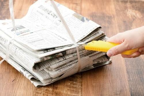 【その①】ぐるぐるねじるだけ!段ボールも新聞もまとめられます