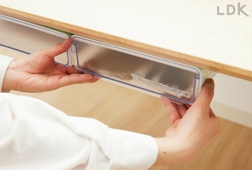 しっかり付いて落ちる心配ナシ テーブル下収納おすすめ イメージ