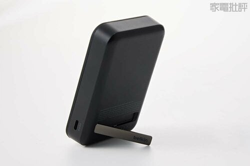 縦横両方で安定します ワイヤレスモバイルバッテリーおすすめ イメージ