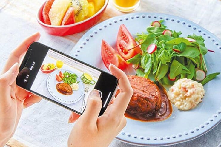 写真を撮るだけ！ おすすめカロリー計算アプリはLife Log Technology, Inc.「カロミル」｜家電批評・オブ・ザ・イヤー2021のイメージ