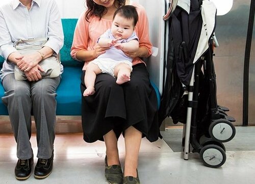 お出かけが多いなら持ち運びしやすいタイプ A型ベビーカーおすすめ イメージ