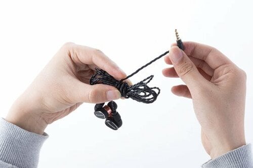 絡まるケーブルは「8の字巻き」で解決できる