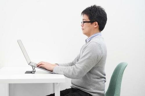 ポイント1:姿勢をちょうどよくキープ