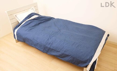 1:カバーを裏返し掛け布団の上に載せる ニトリの掛け布団カバーおすすめ イメージ