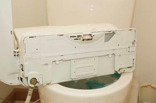 便座カバー裏の汚れは「マイペット」でピカピカに! イメージ