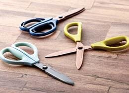 「力はいりません」コクヨのハサミが“サクサクに切れる理由”見つけました