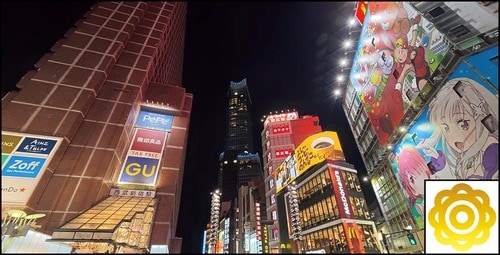 夜間の街並：看板の色を忠実に描写 アクションカメラおすすめ イメージ