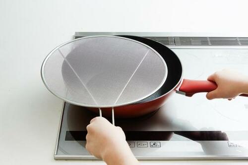 350円で油ハネをシャットアウトしてくれる優れモノ イメージ2